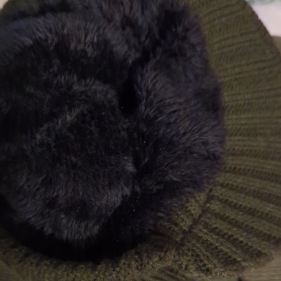 Men's Classic Olive Green Two Hats One Scarf - Picture 4 of 4